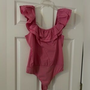 ** Bundle**
Express pink bodysuit & earrings.